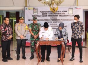 Bupati Malang Malang Menandatangani Serah Terima, Pengelolaan Renovasi Stadion Kanjuruhan