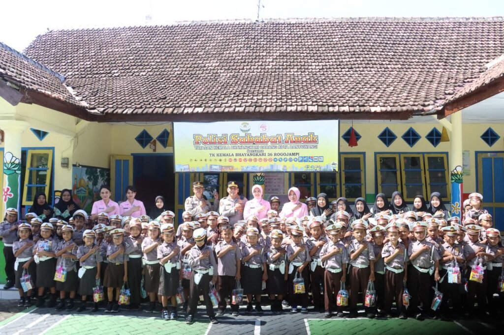 Dekatkan Diri dengan Anak Sejak Dini, Kapolresta Banyuwangi Gelar Polisi Sahabat Anak di TK Kemala