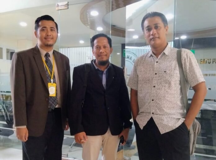 Ruslan abdul gani dan kuasa hukum sebagai penggugat