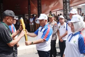 Malang Panas! Obor Porprov 2025 Resmi Tiba, Semangat Atlet Jatim Dibakar di Gerbang Kabupaten