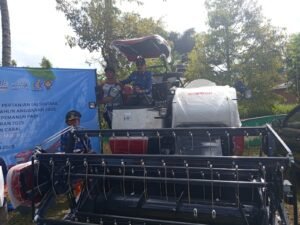 Wali Kota Malang Serahkan Bantuan Alsintan, Benih, dan Tanam Cabai Bersama Petani