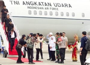Gibran Dua Hari Eksplor Banyuwangi, Panen Tebu, Dialog UMKM, hingga Silaturahmi ke Pesantren