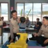 Peduli Psikologis, Polresta Banyuwangi Dampingi Keluarga Korban Kapal Tenggelam