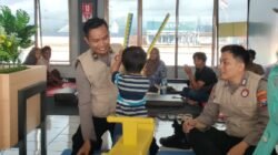 Peduli Psikologis, Polresta Banyuwangi Dampingi Keluarga Korban Kapal Tenggelam