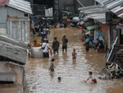 Hujan Deras dan ROB, BPBD Catat 67 RT di Jakarta Tergenang Banjir