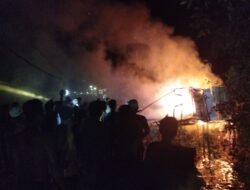 Kebakaran Hebat Hanguskan Rumah Warga di Kampung Laut Kuala Jambi