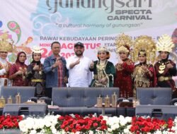 Wawali Batu Apresiasi Kreativitas Warga dan Pesona Bunga Mawar dalam Gunungsari Specta Carnival 2025