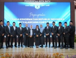 Wali Kota Batu Anugerahkan Satyalancana Karya Satya kepada 160 ASN Berprestasi