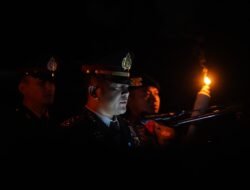 Kapolres Batu Pimpin Apel Kehormatan dan Renungan Suci HUT ke-80 RI