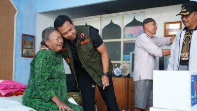 Angin Kencang Terjang Giripurno, Wali Kota Batu Pastikan Perbaikan Rumah dan Salurkan Santunan