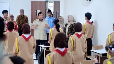 Presiden Prabowo Tinjau SRMA Margaguna, Disambut Yel-Yel & Tarian Betawi