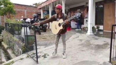 Kisah Seorang Pengamen Batu, Bernyanyi Berkarya Bercerita