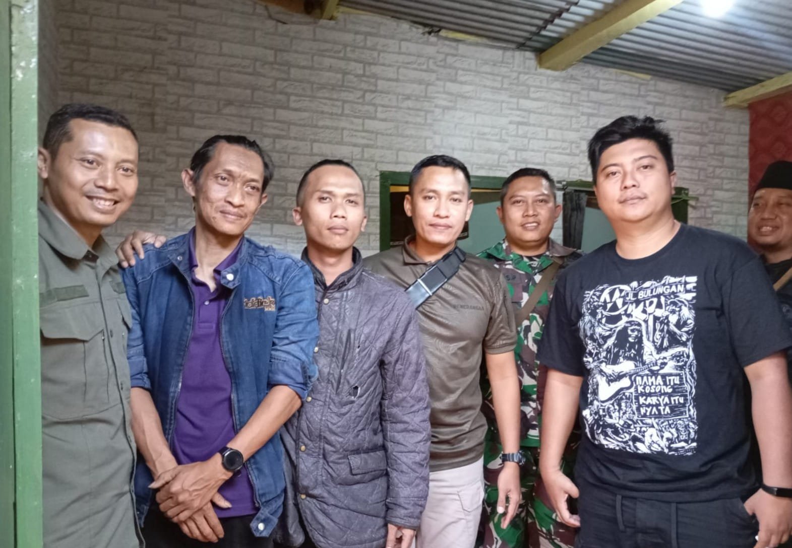 Divif 2 Kostrad Singosari Malang Takziah ke Rumah Wartawan inngalam.com Dodik Hariyanto