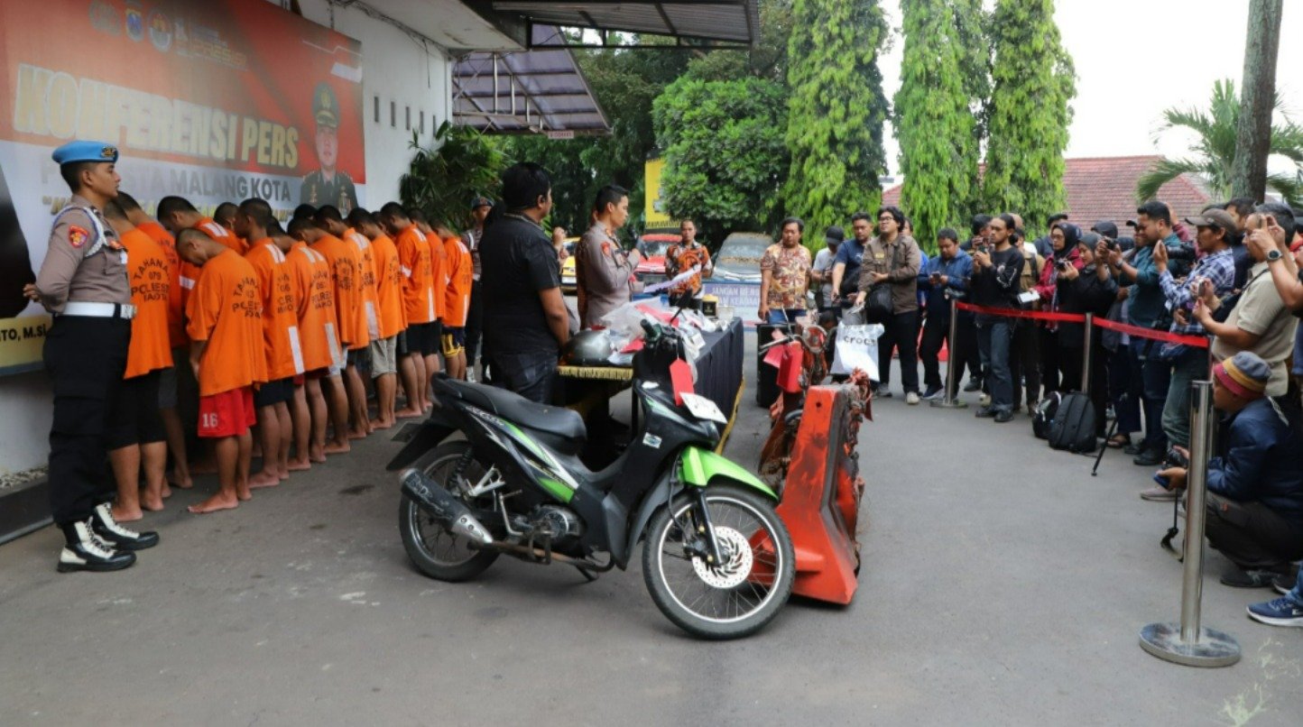 Polresta Malang Kota Ungkap 17 Pelaku Anarkis, 6 Pos Polisi Dibakar dan Mako Rusak Saat Unjuk Rasa