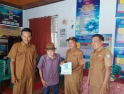 Ringankan Ekonomi Warga, Pemdes Talang Lindung Salurkan Tahap 9 BLT untuk 32 Penerima