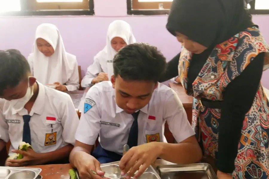 Wabup Sidoarjo Tinjau Program Makan Bergizi Gratis di SMPN 1 dan SMPN 2 Sidoarjo