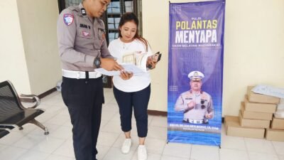 Satlantas Polres Bangkalan Gelar Polantas Menyapa Sosialisasi Biaya PNBP BPKB Dan Berbagi Dalam Jumat Berkah