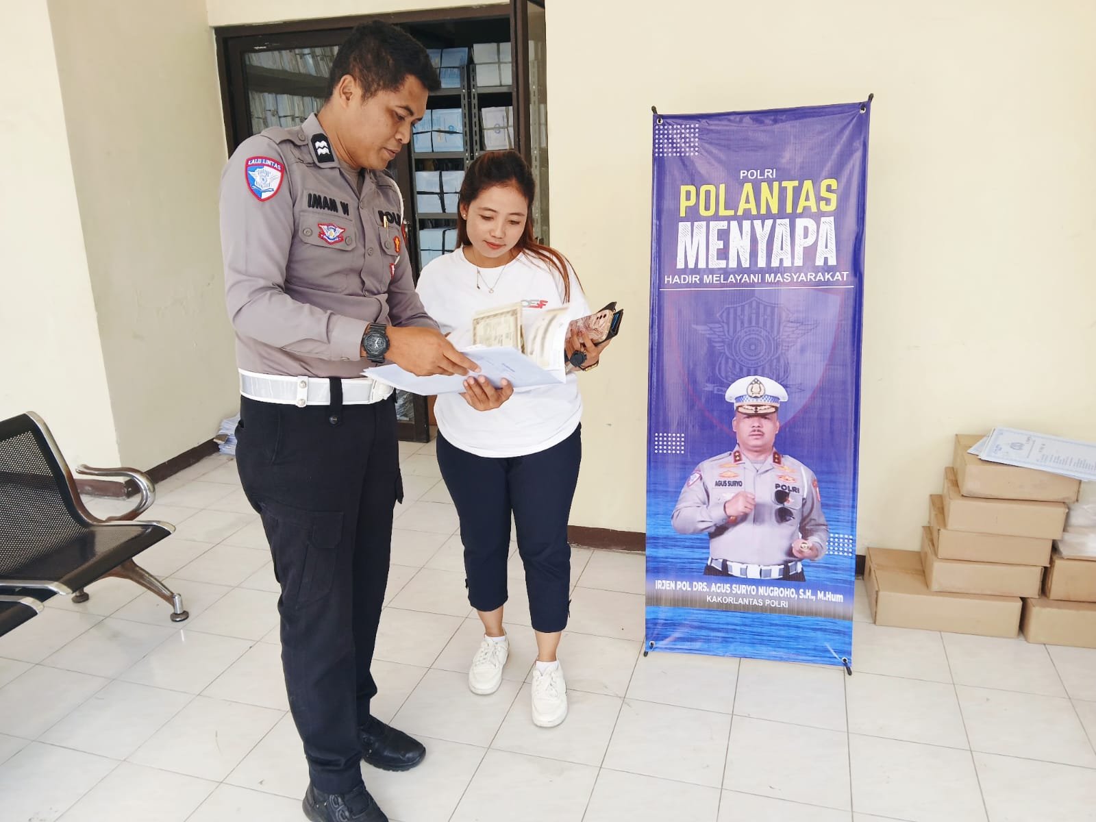 Satlantas Polres Bangkalan Gelar Polantas Menyapa Sosialisasi Biaya PNBP BPKB Dan Berbagi Dalam Jumat Berkah