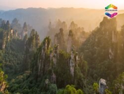 Menjelajahi Keajaiban Zhangjiajie, Dari Yuanjiajie hingga Jembatan Kaca Tertinggi di Dunia
