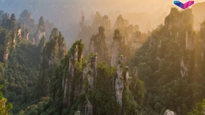 Menjelajahi Keajaiban Zhangjiajie, Dari Yuanjiajie hingga Jembatan Kaca Tertinggi di Dunia