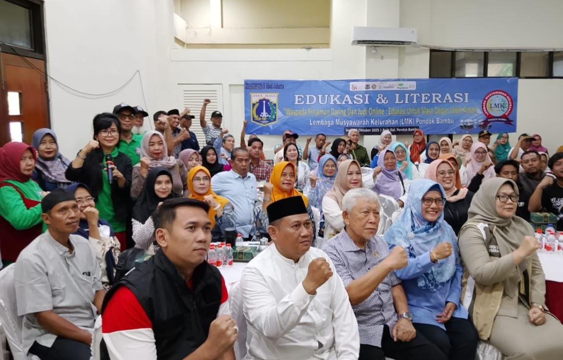Warga Pondok Bambu Jakarta Timur, Diedukasi Waspada Pinjol dan Judol