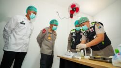 Kapolrestabes Surabaya Tinjau Dapur SPPG, Pastikan Makanan Sekolah Aman dan Bergizi