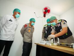 Kapolrestabes Surabaya Tinjau Dapur SPPG, Pastikan Makanan Sekolah Aman dan Bergizi