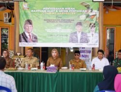 Dorong Efisiensi Panen, Wabup Mimik Idayana Serahkan Combine Harvester untuk Petani Sukodono