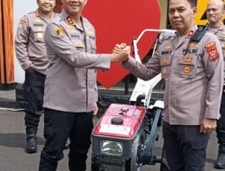 Hore !!! Petani jagung binaan Polsek dapat iventaris traktor.