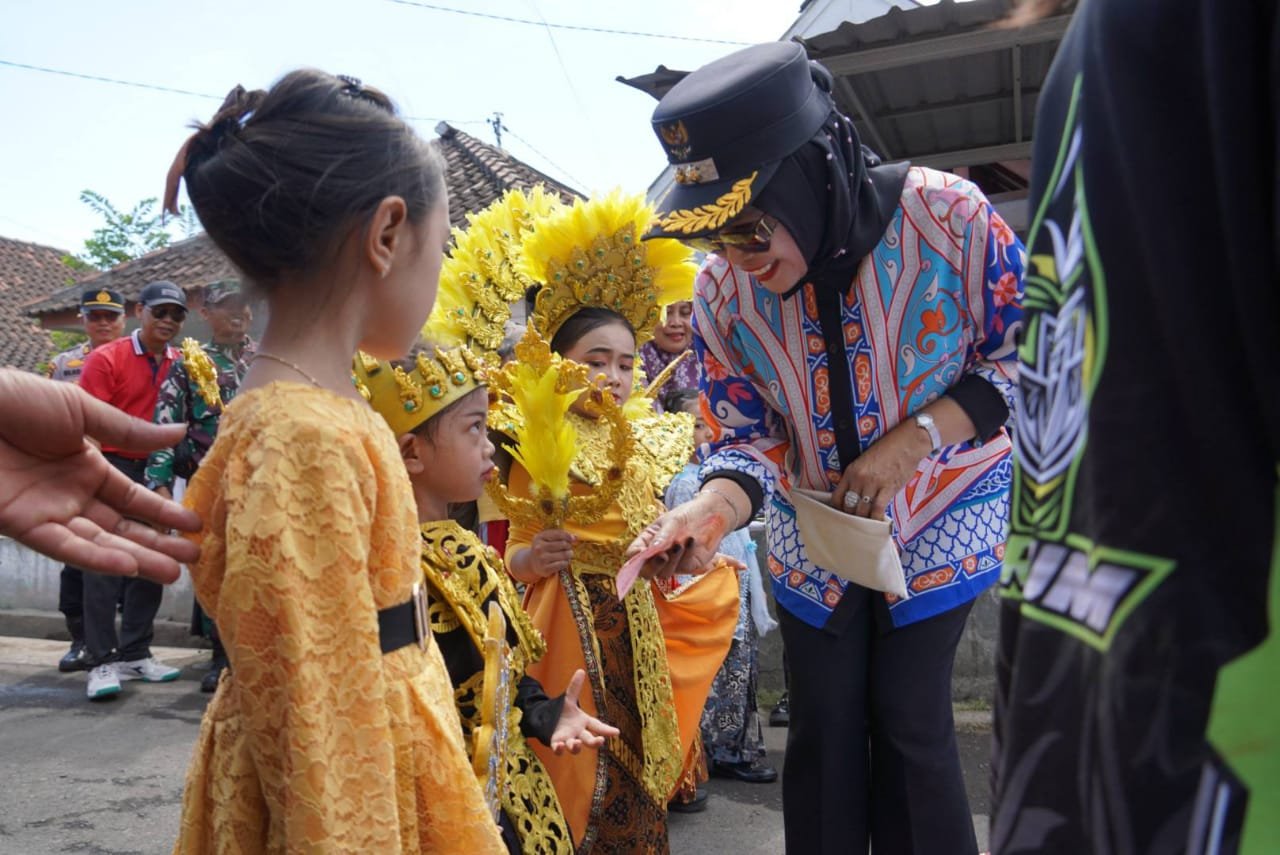 Wabup Sidoarjo Berangkatkan Pawai Budaya Desa Semambung Jabon