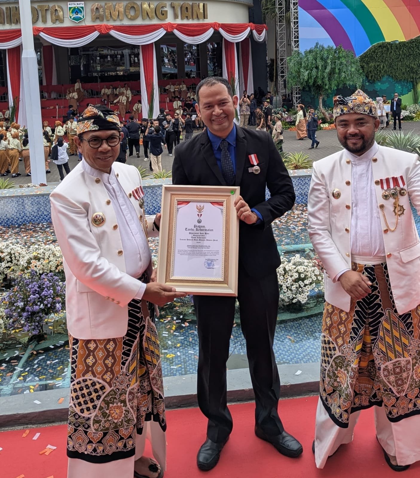 ASTON Inn Batu Raih Lencana Hakaryo Guno Mamayu Bawono Perak atas Inovasi Pengelolaan Sampah Berkelanjutan