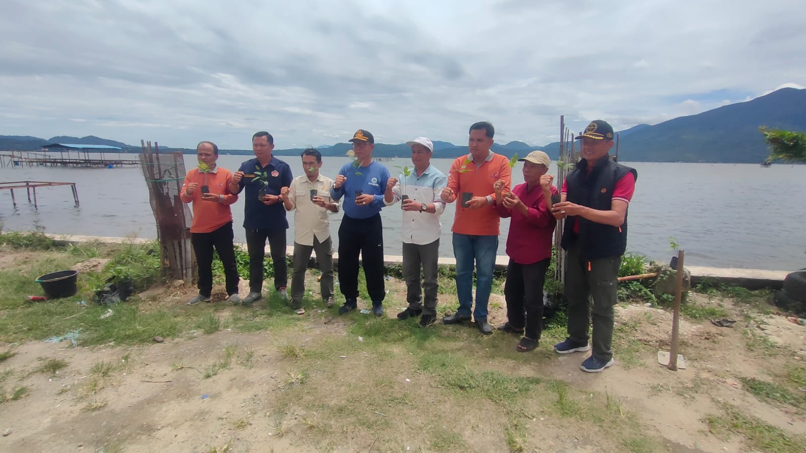 LSM Brajo Sakti Gelar Penanaman 1000 Pohon di Sepanjang Pantai Danau Koto Petai