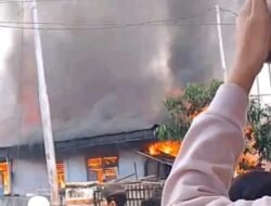 Kebakaran Hebat Hanguskan Enam Rumah di Desa Pendung Hilir, Belasan Warga Kehilangan Tempat Tinggal