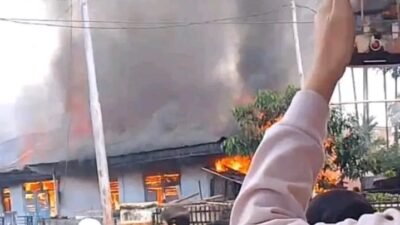 Kebakaran Hebat Hanguskan Enam Rumah di Desa Pendung Hilir, Belasan Warga Kehilangan Tempat Tinggal