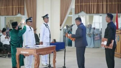 Resmi Lantik Dua PAW Kades. "Fokus Pelayanan Demi Kemajuan Desa," Ucap Bupati Kerinci