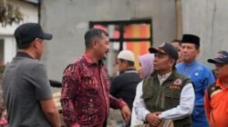 Bupati Monadi Salurkan Bantuan untuk Korban Kebakaran Desa Pendung Hilir