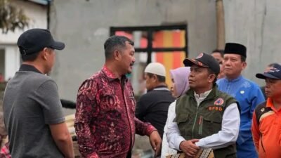 Bupati Monadi Salurkan Bantuan untuk Korban Kebakaran Desa Pendung Hilir