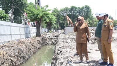 Wabup Mimik Idayana Tinjau Revitalisasi Alun-Alun Sidoarjo, Pastikan Progres Sesuai Target