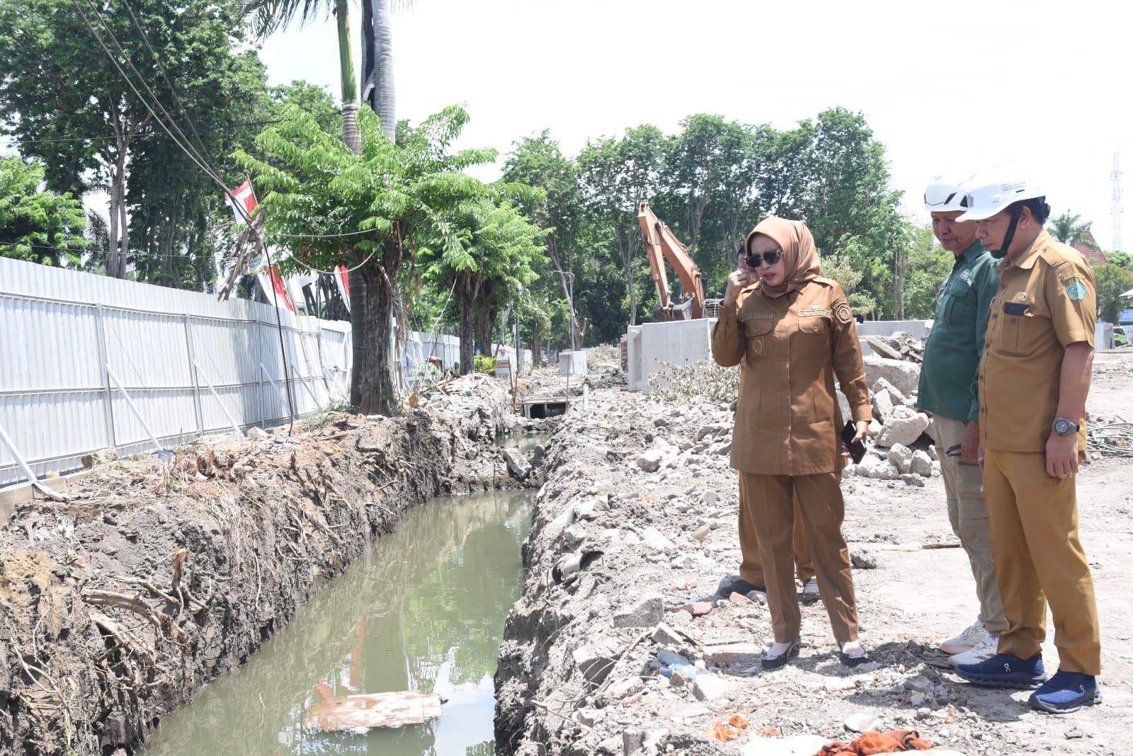 Wabup Mimik Idayana Tinjau Revitalisasi Alun-Alun Sidoarjo, Pastikan Progres Sesuai Target