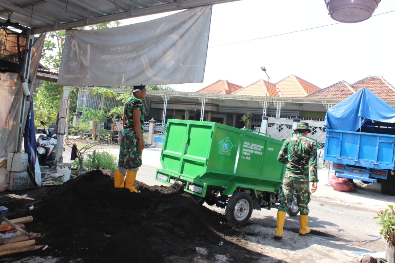 Satgas TMMD 126 Kodim 0816/Sidoarjo Bantu Warga Renovasi Rumah Tak Layak Huni di Desa Kedondong