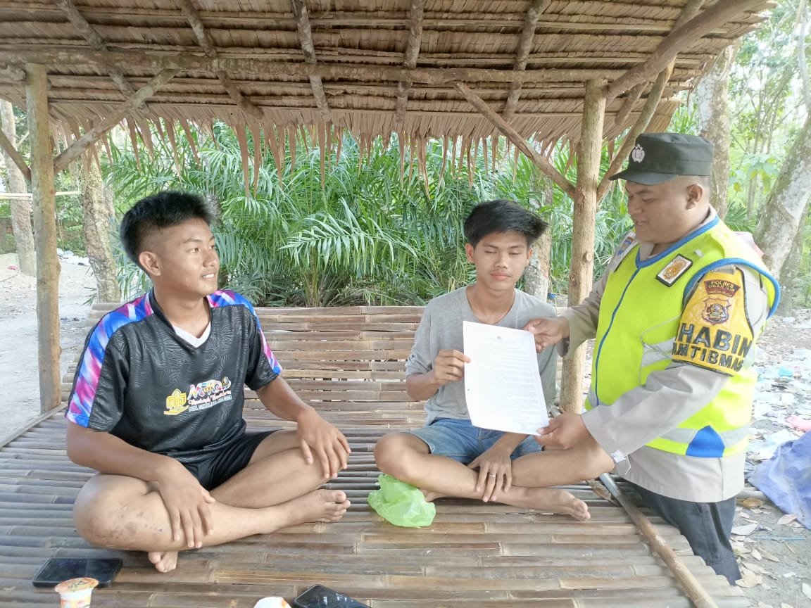 Polres ogan ilir Patroli Terpadu Polsek Muara Kuang Cegah Karhutla dan Sampaikan Maklumat Kapolda Sumsel tentang Larangan Membakar Lahan