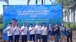 Dorong Swasembada Gula, Bupati Malang Pimpin Kegiatan Bongkar Ratoon di Lahan Tebu
