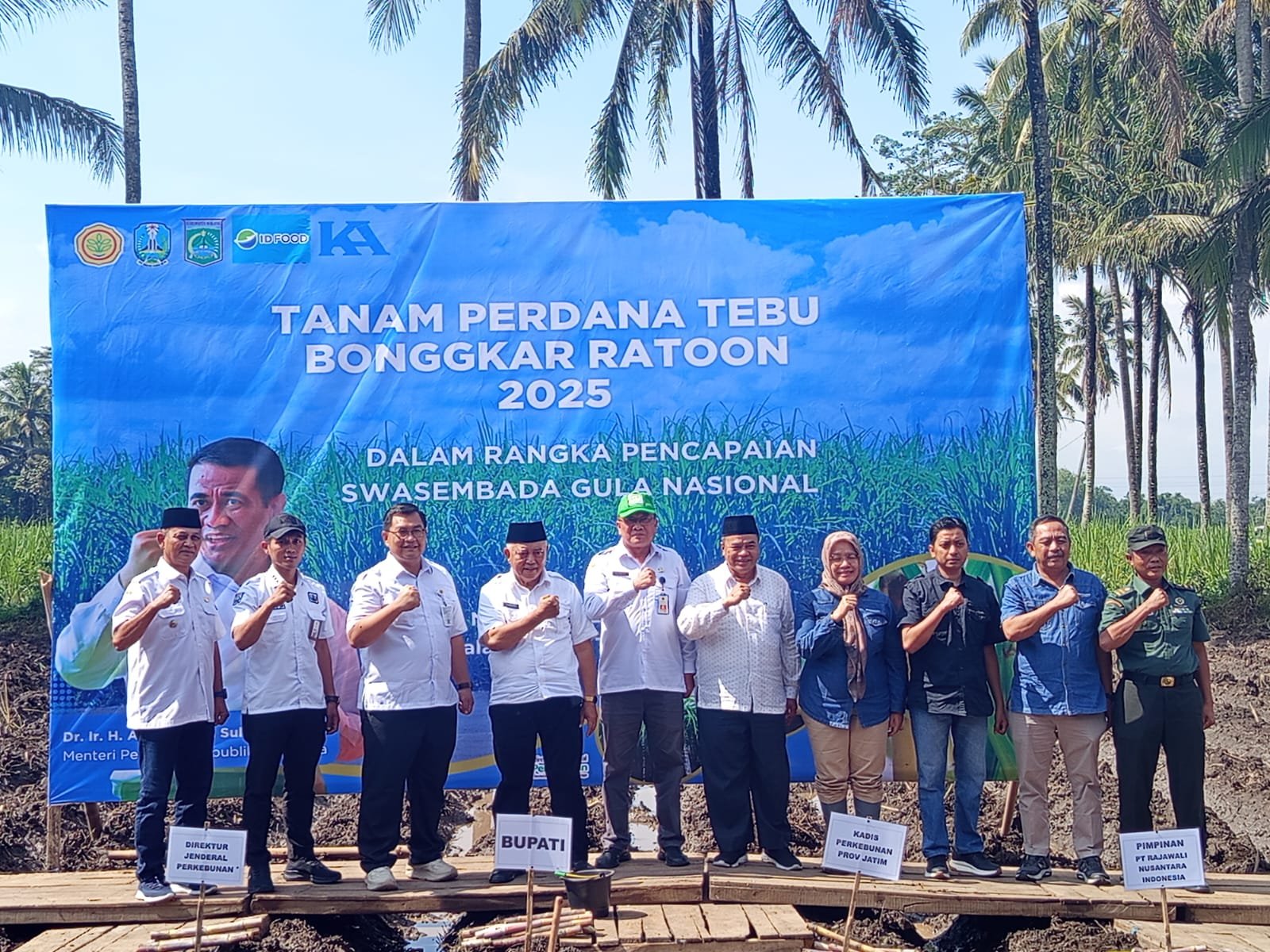 Dorong Swasembada Gula, Bupati Malang Pimpin Kegiatan Bongkar Ratoon di Lahan Tebu