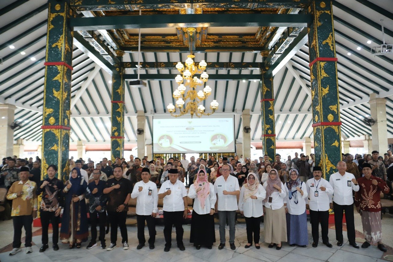 Dorong Generasi Sehat dan Cerdas, Bupati Malang Serahkan Sertifikat Laik Higiene Sanitasi Dapur MBG