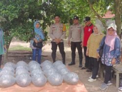 Polsek Pemulutan Dukung Program Ketahanan Pangan Lewat Penebaran 20 Ribu Benih Ikan di Desa Arisan Jaya