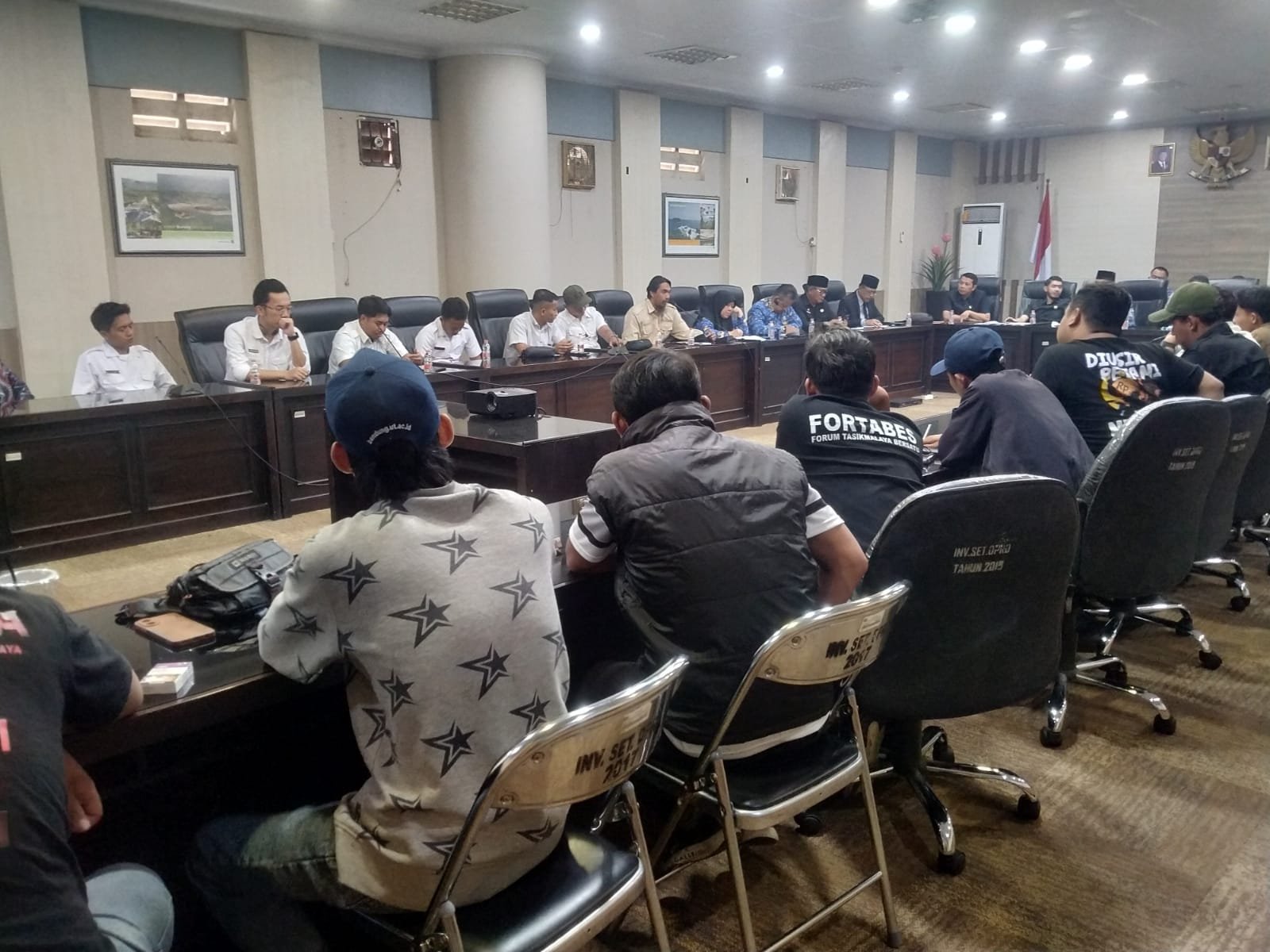 DPRD Kabupaten Tasikmalaya,Menerima Audiensi Sejumlah Aktivis Untuk Bahas MBG