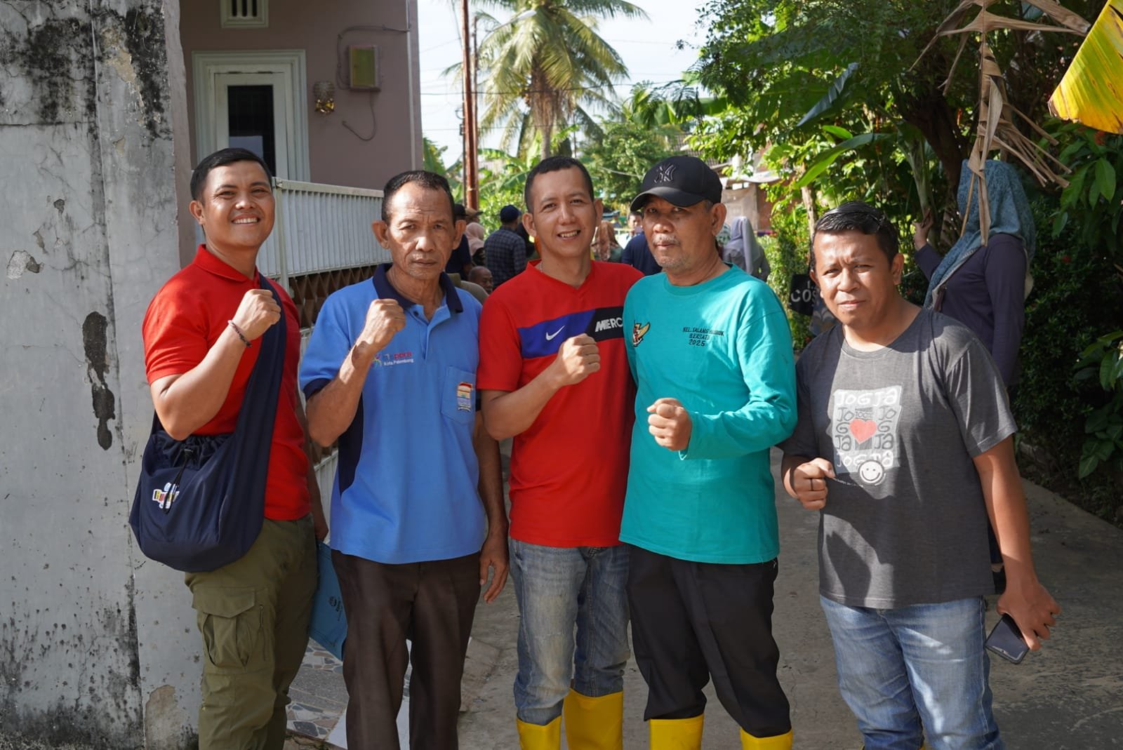 Tingkatkan Kebersihan Lingkungan, Dispora Palembang Laksanakan Jumat Bersih di Plaju.