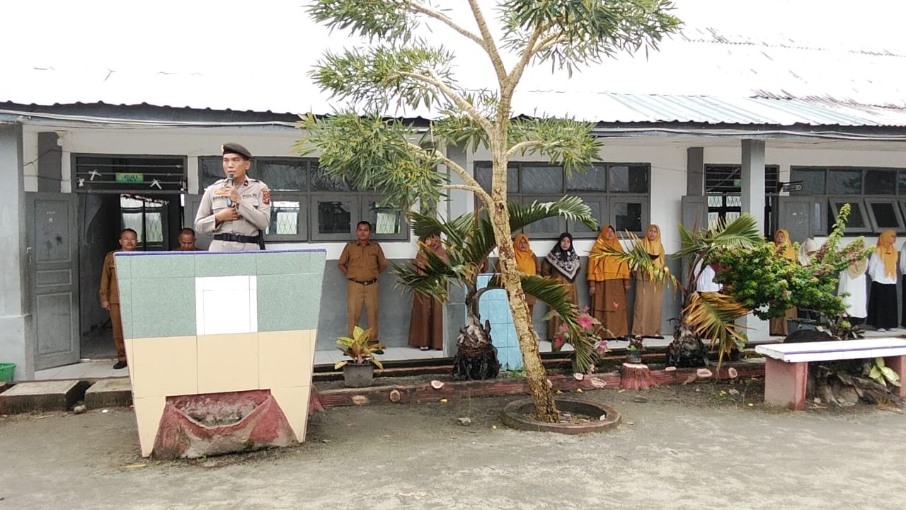 Polsek Pantai Cermin Beri Edukasi Hukum kepada Pelajar SMK N 1 Pantai Cermin