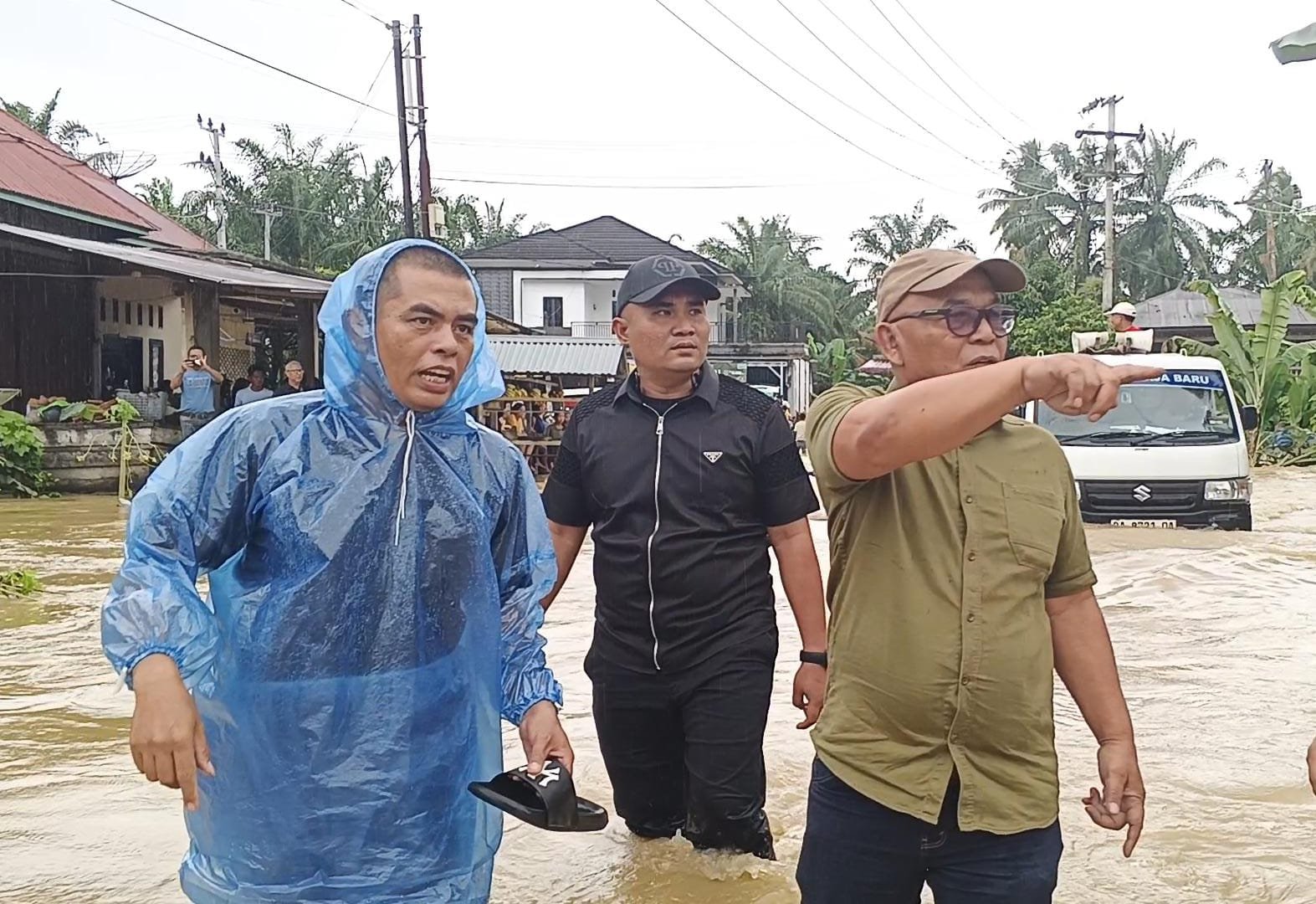 Tinjau Banjir, Bupati Yulianto Tetapkan Pasaman Barat Status Tanggap Darurat Bencana 7 Hari