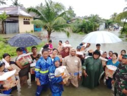 Harapan di Tengah Banjir, Polsek Pantai Cermin, Koramil, dan Pemerintah Hadir Ringankan Warga Terdampak